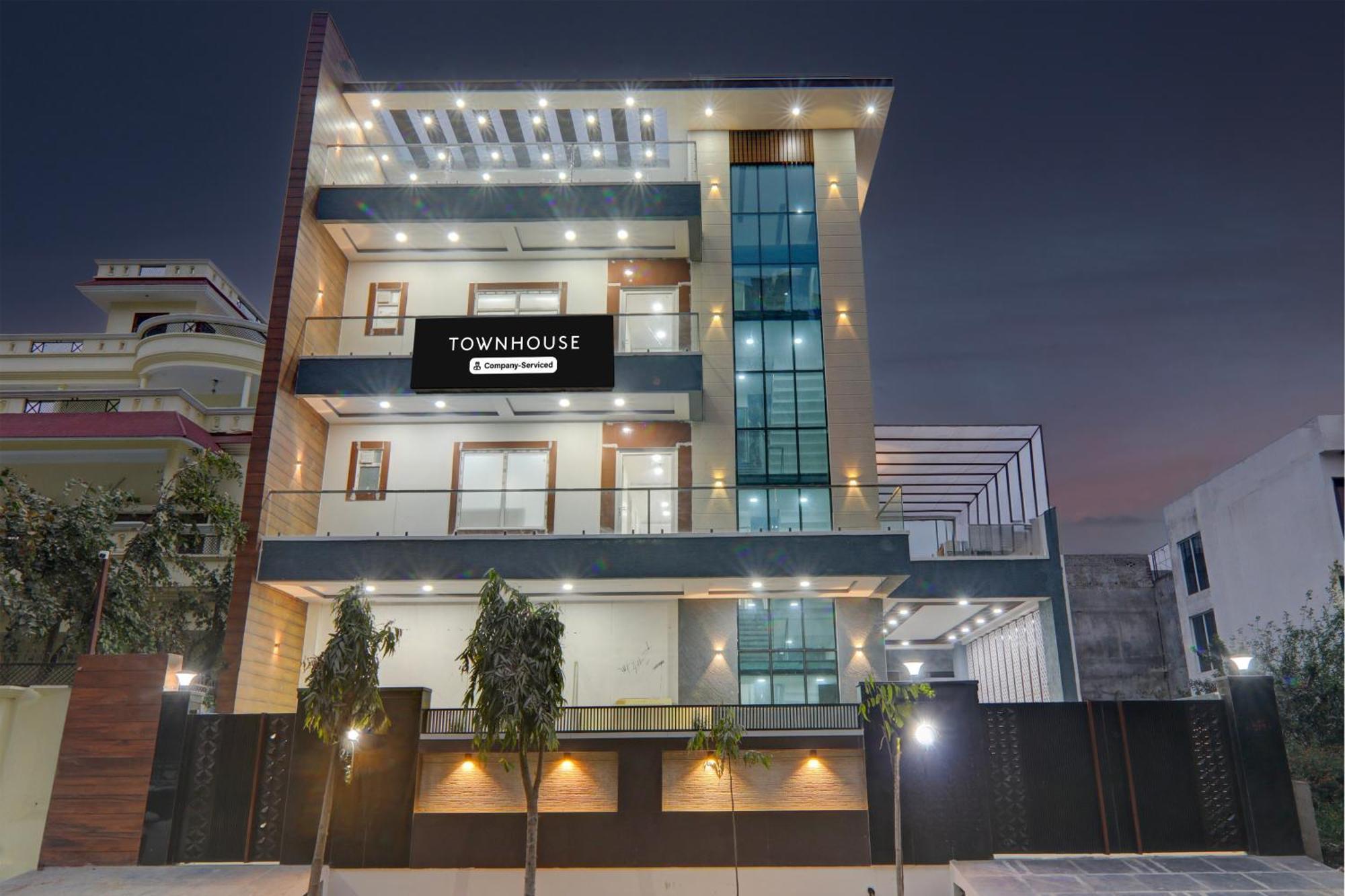 Super Townhouse Sector 4 Gomti Nagar Vistar *