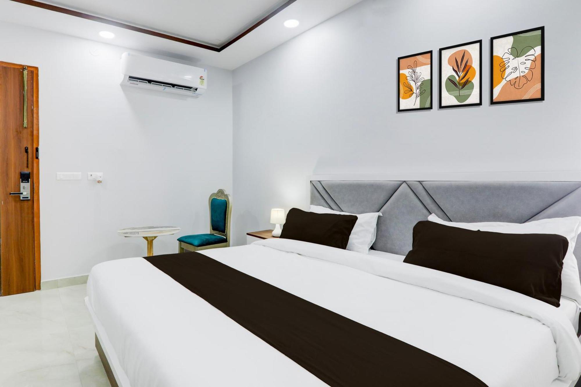 Super Townhouse Sector 4 Gomti Nagar Vistar * Lucknow